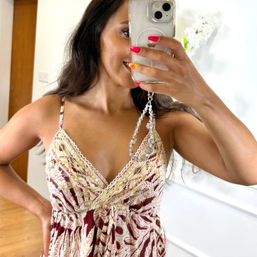 Vestido Acetinado Indiano Bege com cornucopias em Bordo