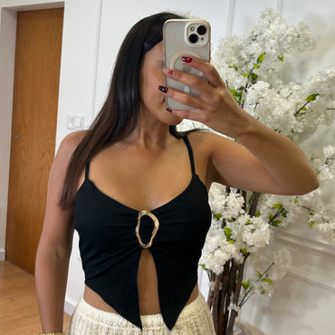 Top Canelado Preto com detalhe dourado