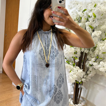 Conjunto Blusa + pantalona com padrão em Azul