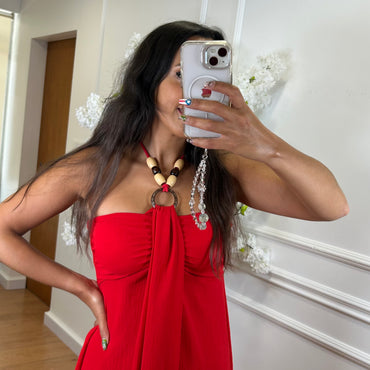Vestido com detalhes em Madeira em Vermelho