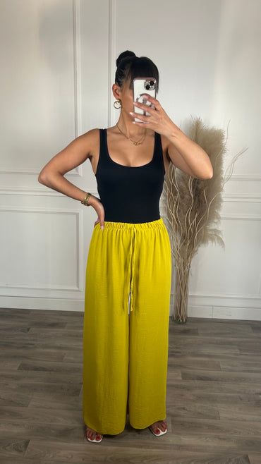 Pantalona amarelo