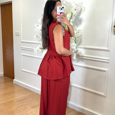 Conjunto Blusa com botoes dourados + Pantalona em Cor Tijolo