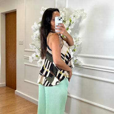 Top de folhos tons de Verde