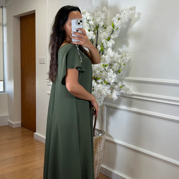 Vestido oversize com folho na manga em Verde Tropa