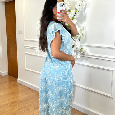 Conjunto Azul Blusa + Pantalona com Flores Bordadas
