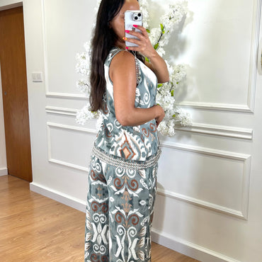 Conjunto Blusa + Pantalona com padrao Verde Seco
