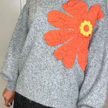 Camisola malha com flor em Cinza