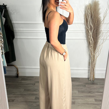 Conjunto Bege Com Riscas Pantalona + Camisa