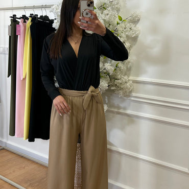 Body Lycra preto decote em V