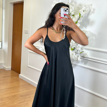 Vestido Acetinado Preto