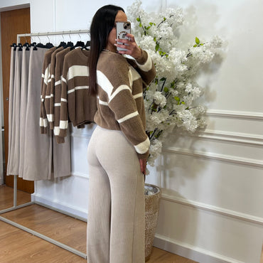 Camisola malha pelo fofo as riscas bege e camel