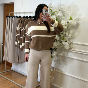 Camisola malha pelo fofo as riscas bege e camel