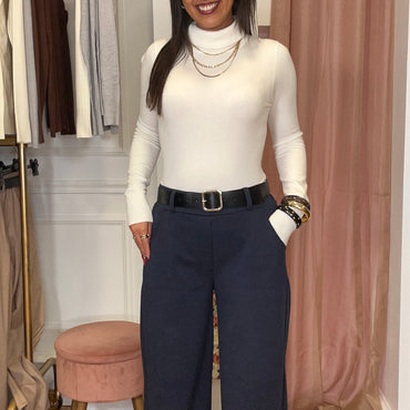 Calça Pele de Pêssego com cinto Azul Marinho