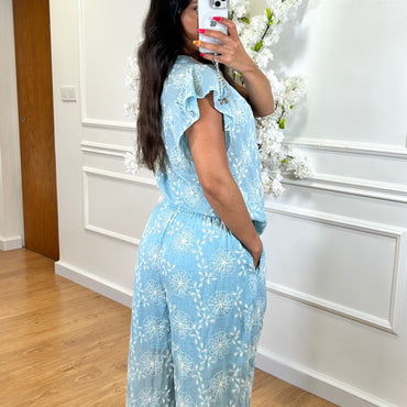 Conjunto Azul Blusa + Pantalona com Flores Bordadas