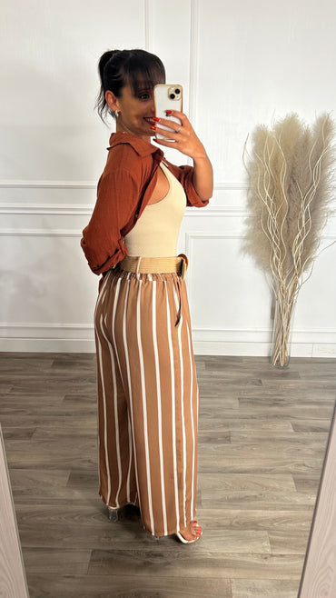 Pantalona Riscas Camel com Cinto