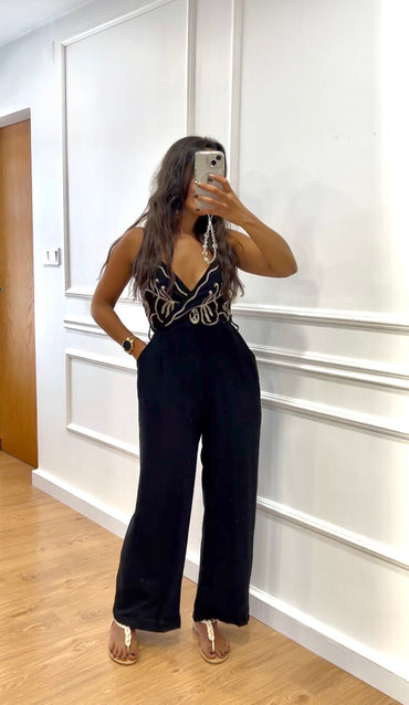 Macacao Preto com bordado dourado