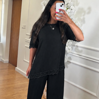 Conjunto Blusa com renda + Pantalona engelhada em Preto