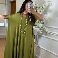 Vestido oversize com folho na manga em Verde Azeitona