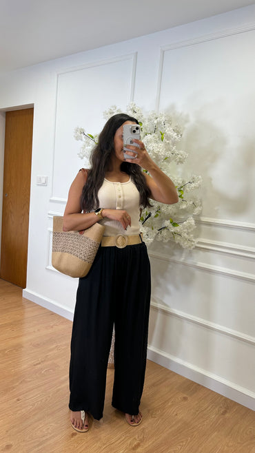 Pantalona Engelhada com Cinto em Preto