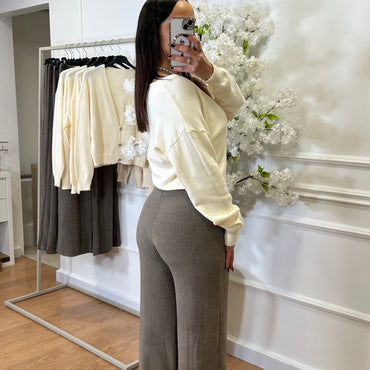 Cardigan com pedras brilhantes em Branco Crú