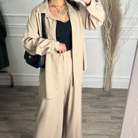 Conjunto Bege Com Riscas Pantalona + Camisa