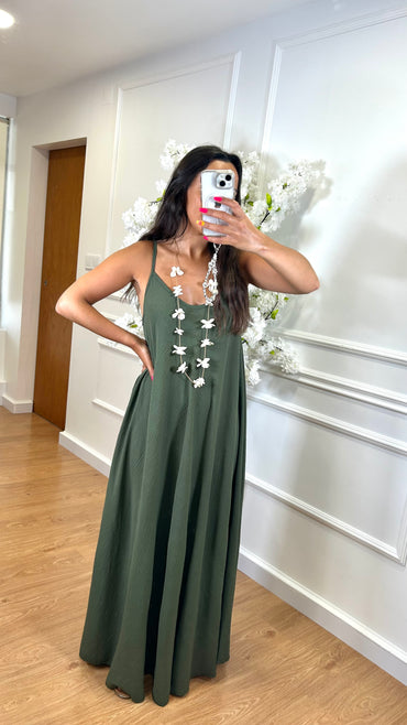 Vestido oversize de alças verde tropa