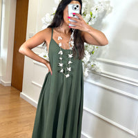 Vestido oversize de alças verde tropa