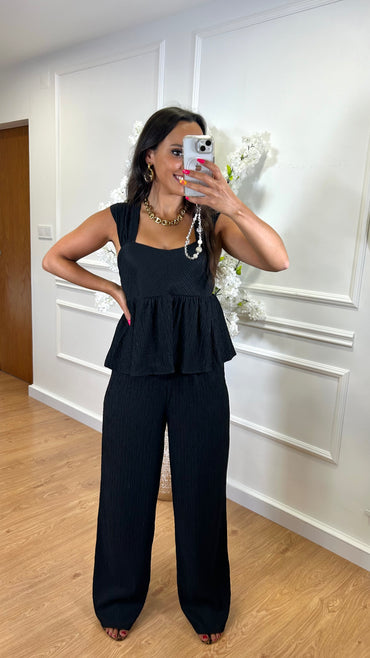Conjunto Blusa + Pantalona engelhada em Preto