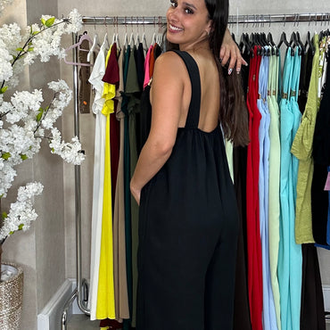 Macacão oversize com argola dourada em Preto