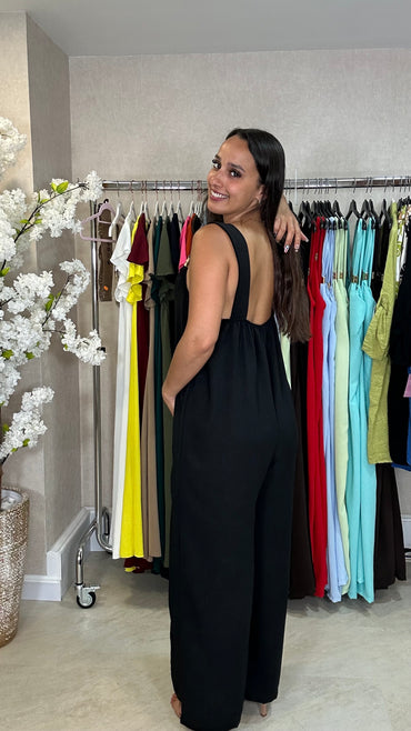 Macacão oversize com argola dourada em Preto