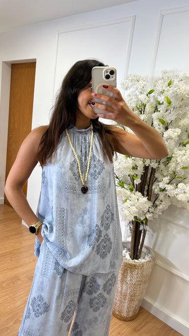 Conjunto Blusa + pantalona com padrão em Azul