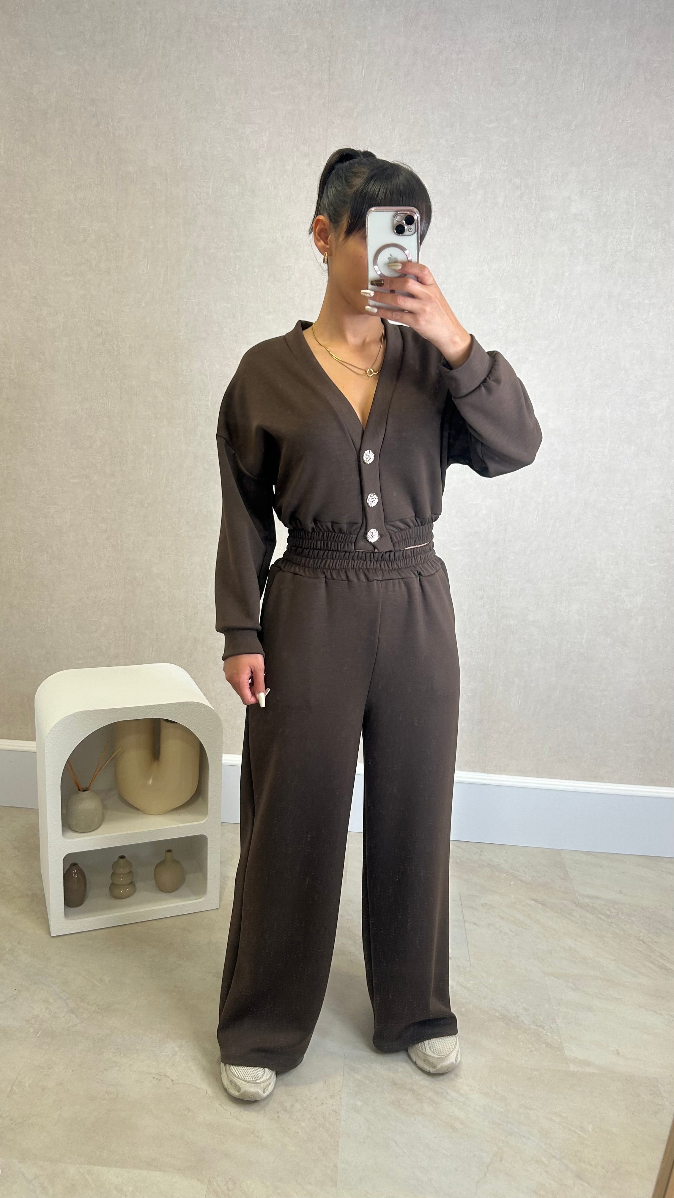 Conjunto Blusa com botões dourados+ Pantalona Castanho