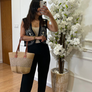 Conjunto Colete + Pantalona com bordado em Preto