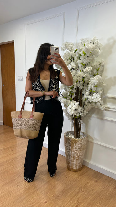 Conjunto Colete + Pantalona com bordado em Preto