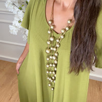Vestido oversize com folho na manga em Verde Azeitona