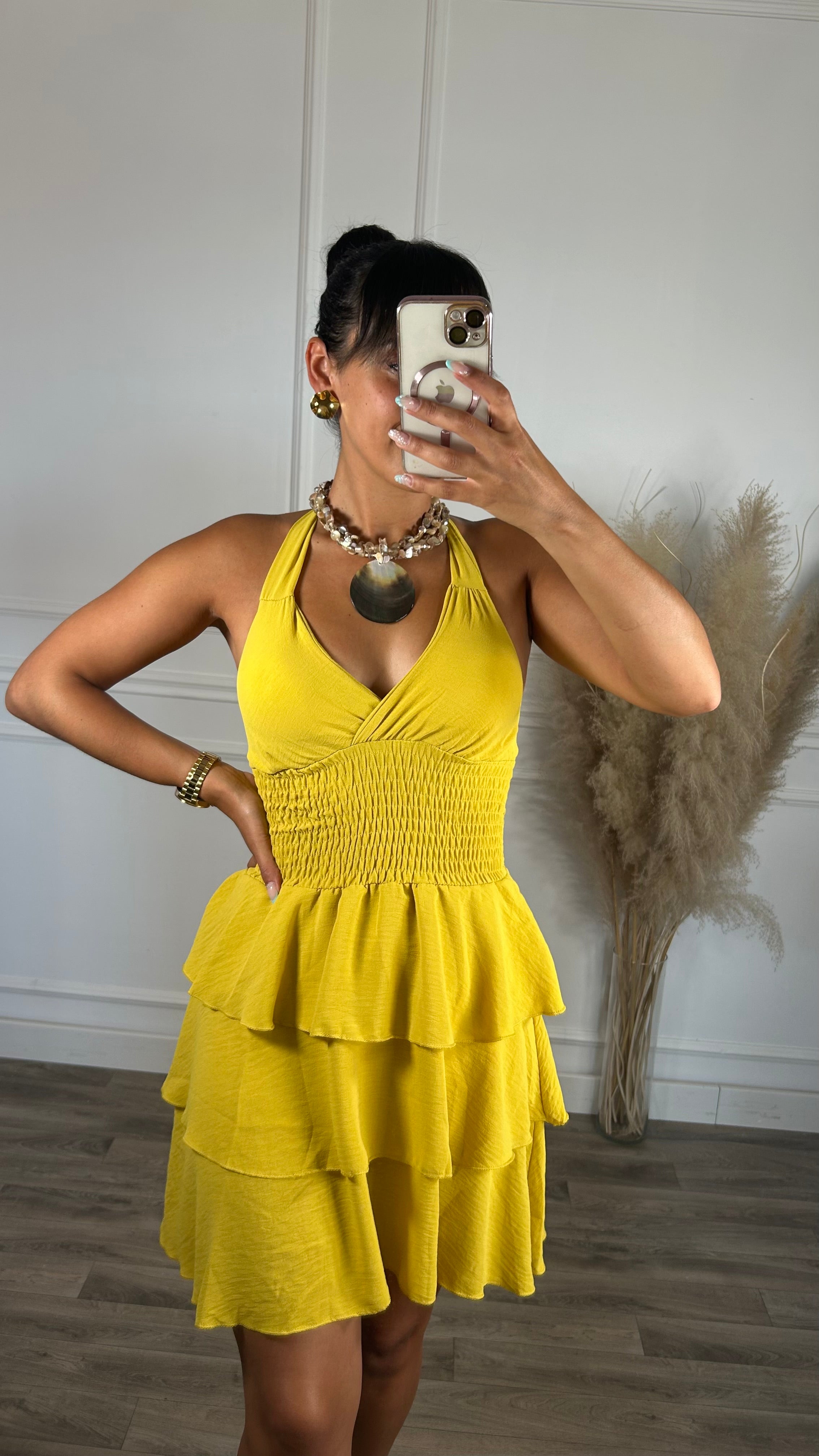 Vestido com folhos amarelo