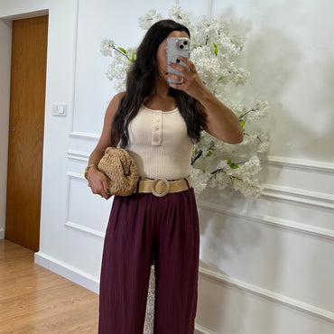 Pantalona Engelhada com Cinto em Cor de Vinho