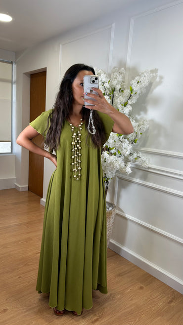 Vestido oversize com folho na manga em Verde Azeitona