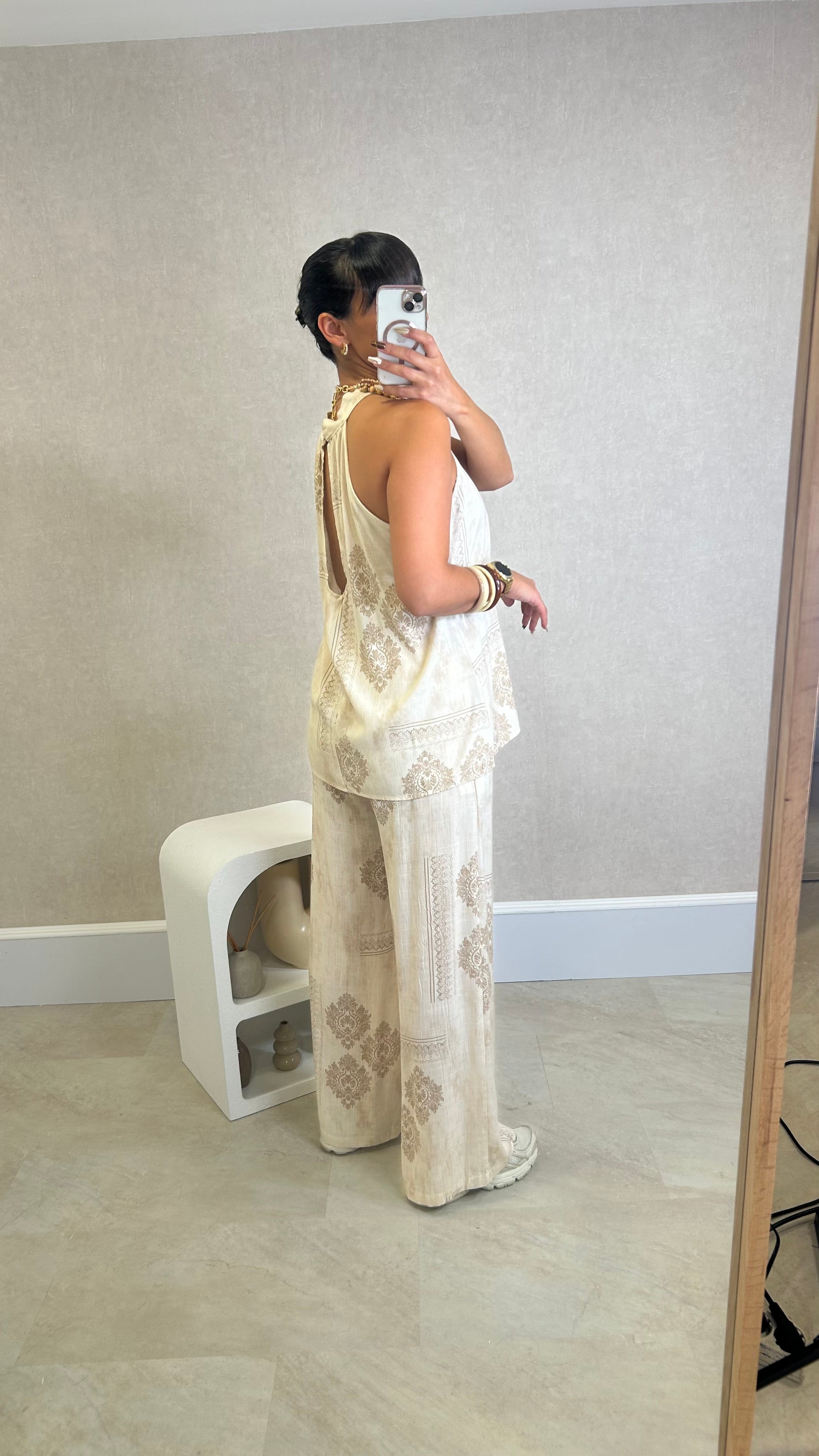 Conjunto Blusa + pantalona com padrão em Bege