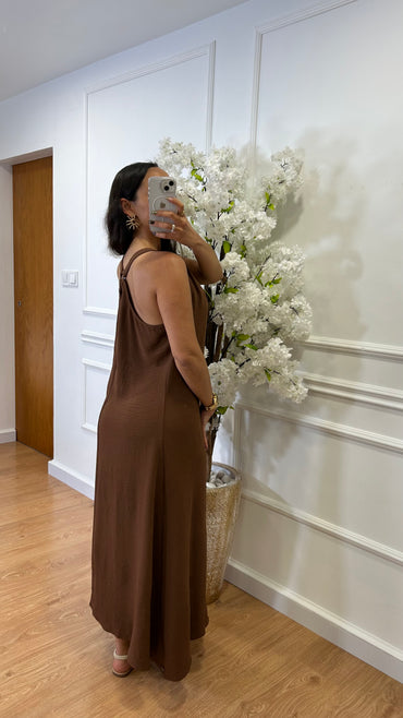 Vestido com argolas nos ombros Castanho