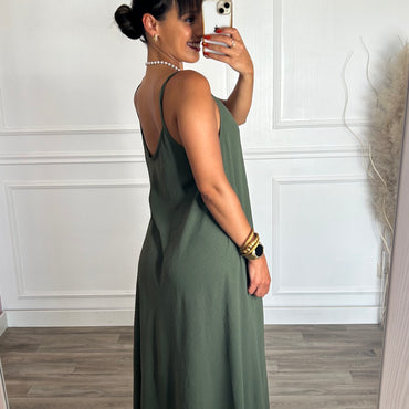 Vestido oversize de alças verde tropa