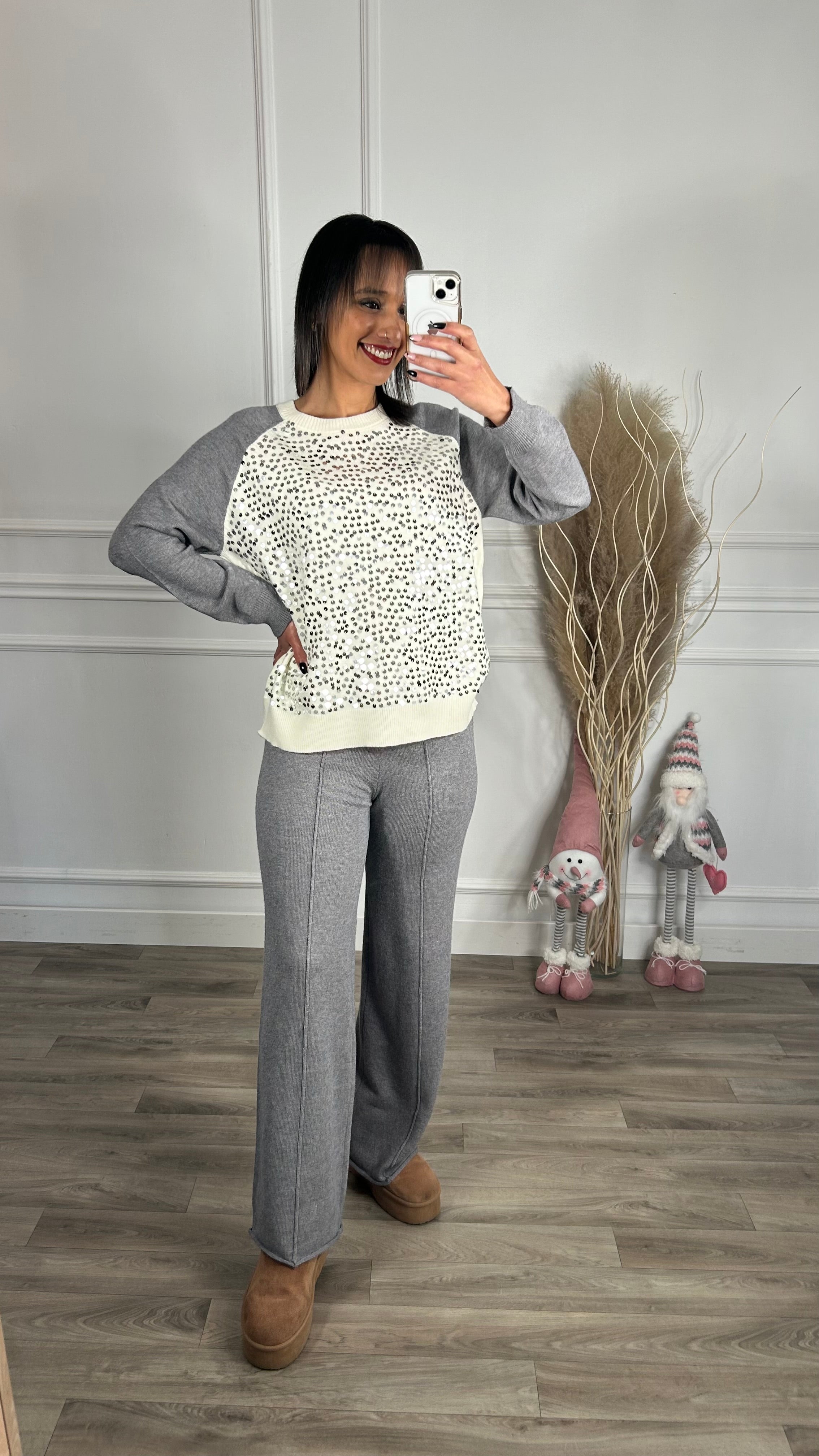 Conjunto camisola com lantejoulas + pantalona cinza