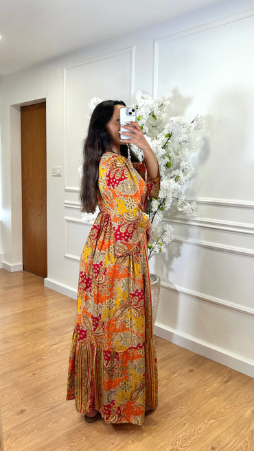 Vestido Indiano Com Manga Estampado Vermelho e Laranja