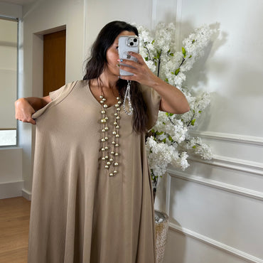 Vestido oversize com folho na manga em Taupe