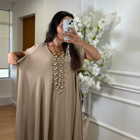 Vestido oversize com folho na manga em Taupe