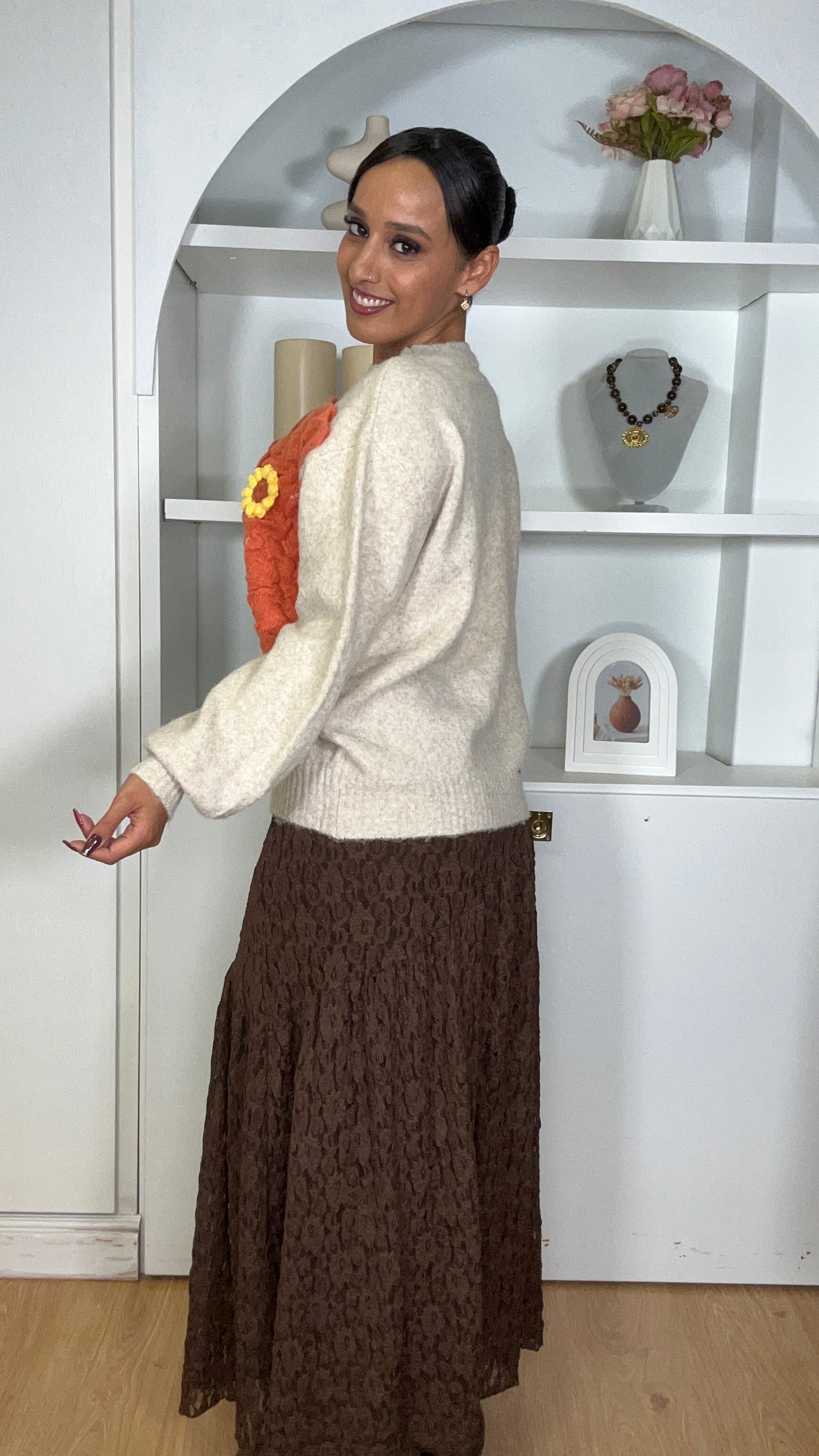 Camisola malha com flor em Bege