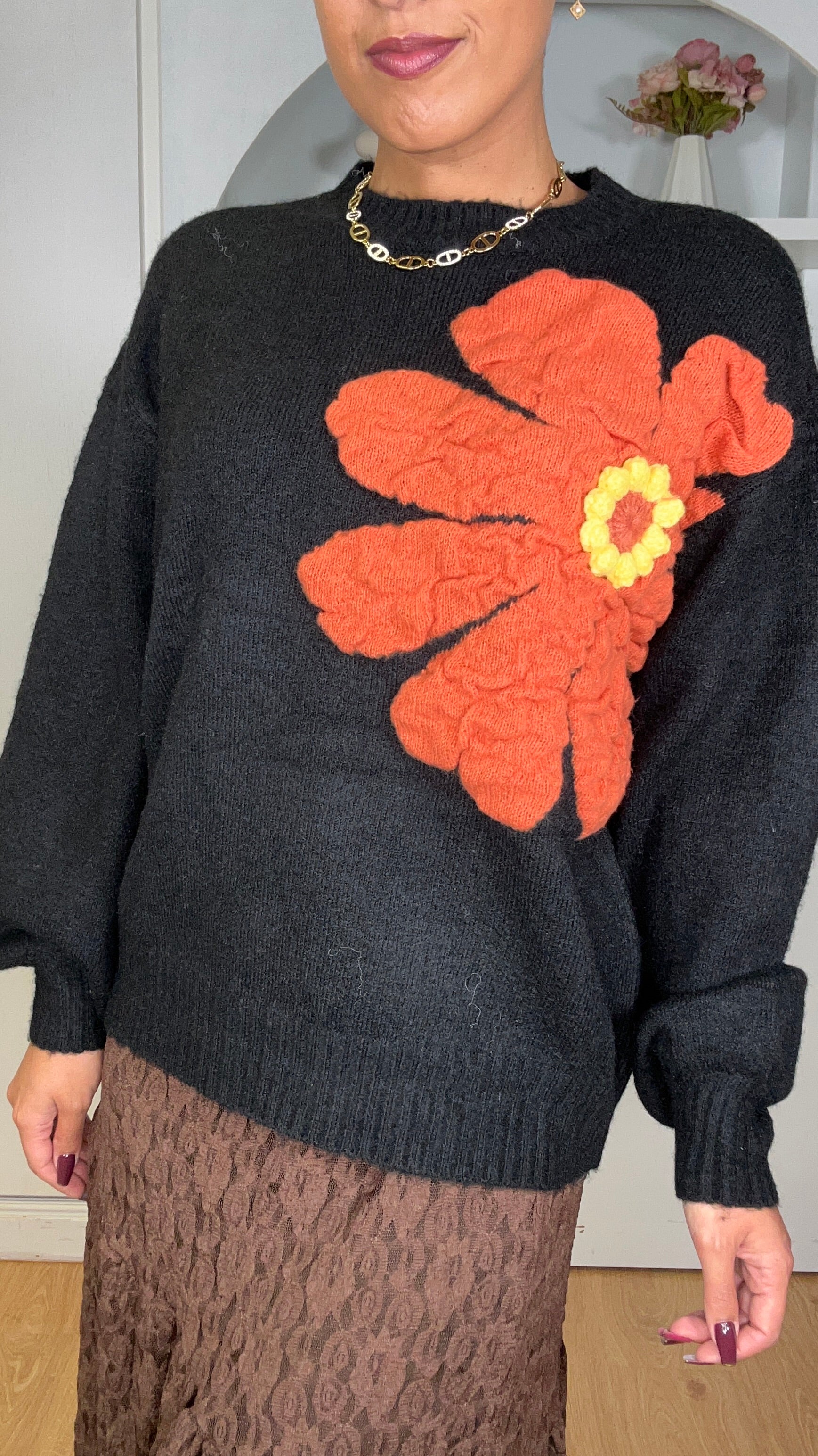 Camisola malha com flor em Preto