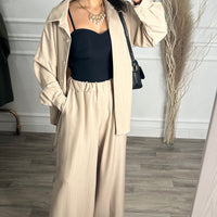 Conjunto Bege Com Riscas Pantalona + Camisa