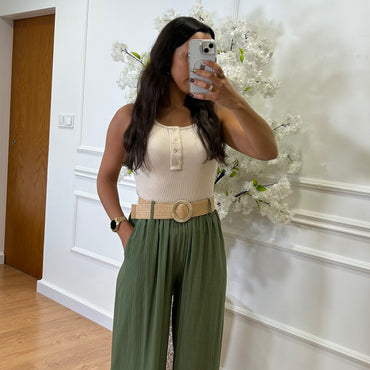 Pantalona Engelhada com Cinto em Verde