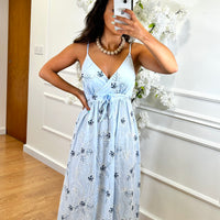 Vestido Azul Bébe com flores bordadas